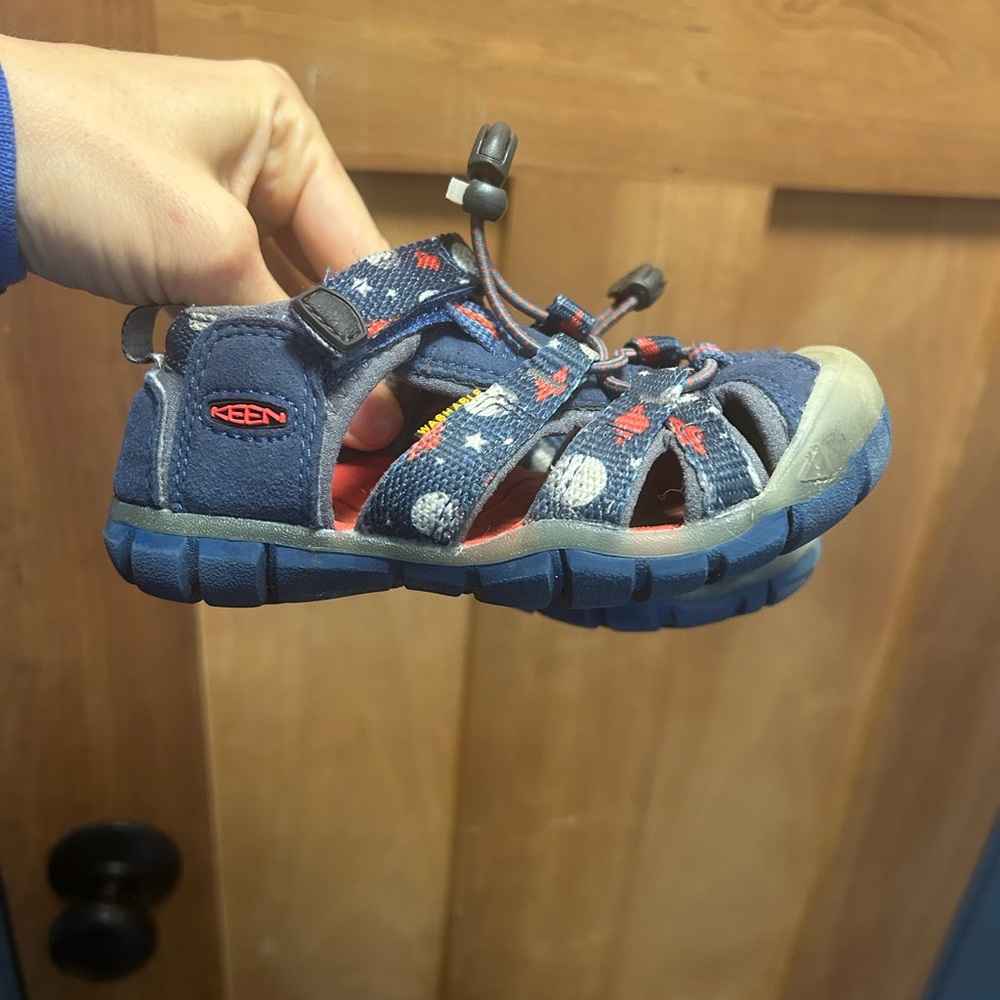 Toddler size 8 KEEN sandals